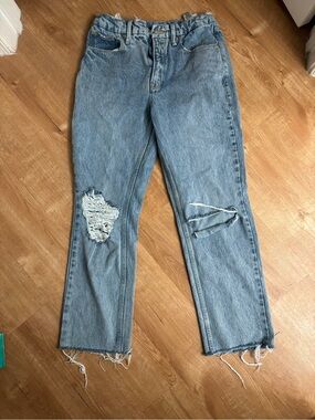 Good American light-wash distressed straight/relaxed jeans (size 6/28)